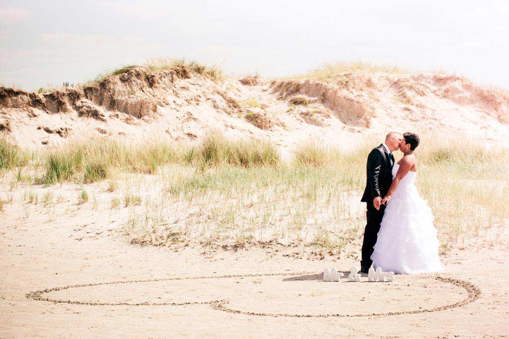 Hochzeitsfotografie am Strand von St. Peter-Ording, Nordsee. Foto: Stephan Benz